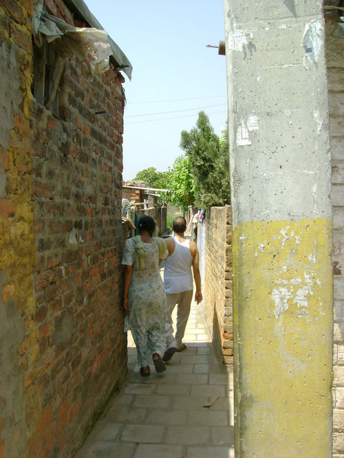 An alley in Mutthi serves as a playground for the camp's children